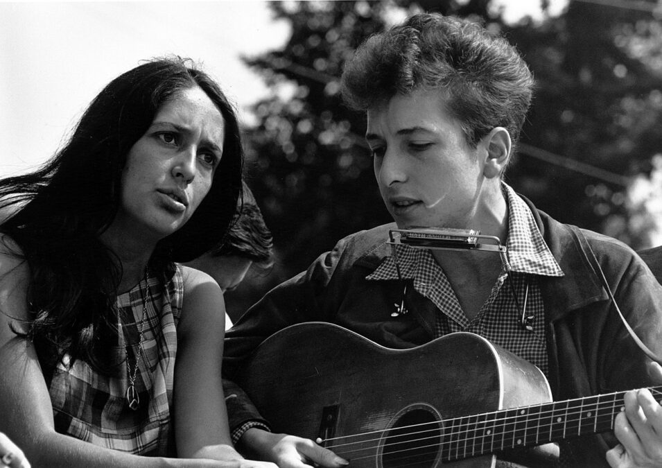  Joan Baez and Bob Dylan, 08/28/1963. By Rowland Scherman, U.S. Information Agency. Press and Publications Service